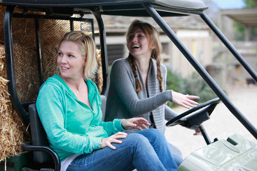 Jennie Garth stars in new CMT reality series "Little Bit Country"