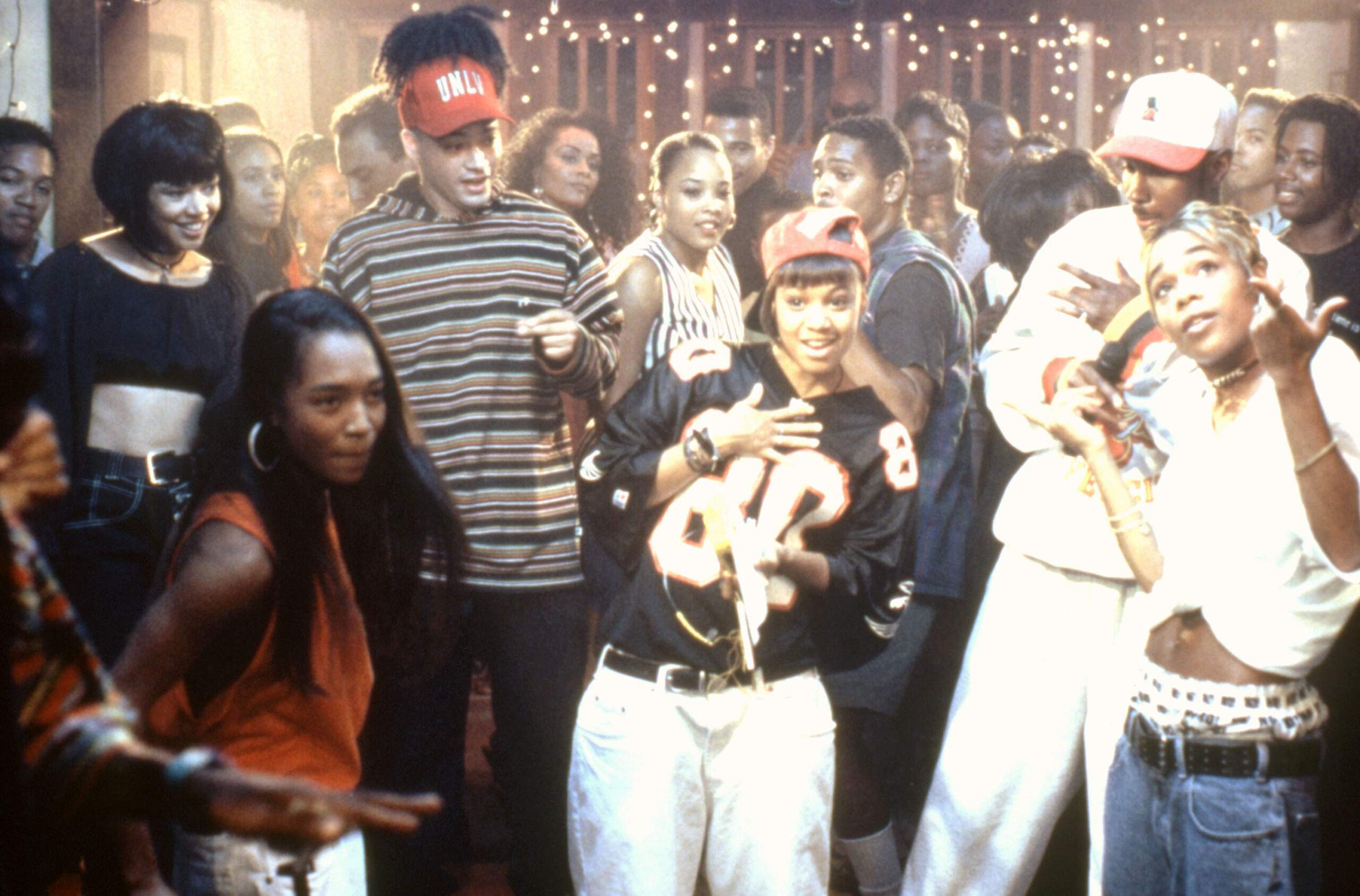 HOUSE PARTY 3, Rozonda 'Chilli' Thomas (front, left), Christopher Reid (center, tallest), Lisa 'Left Eye' Lopes (front, center), Tionne 'T-Boz' Watkins (front, right), 1994. 